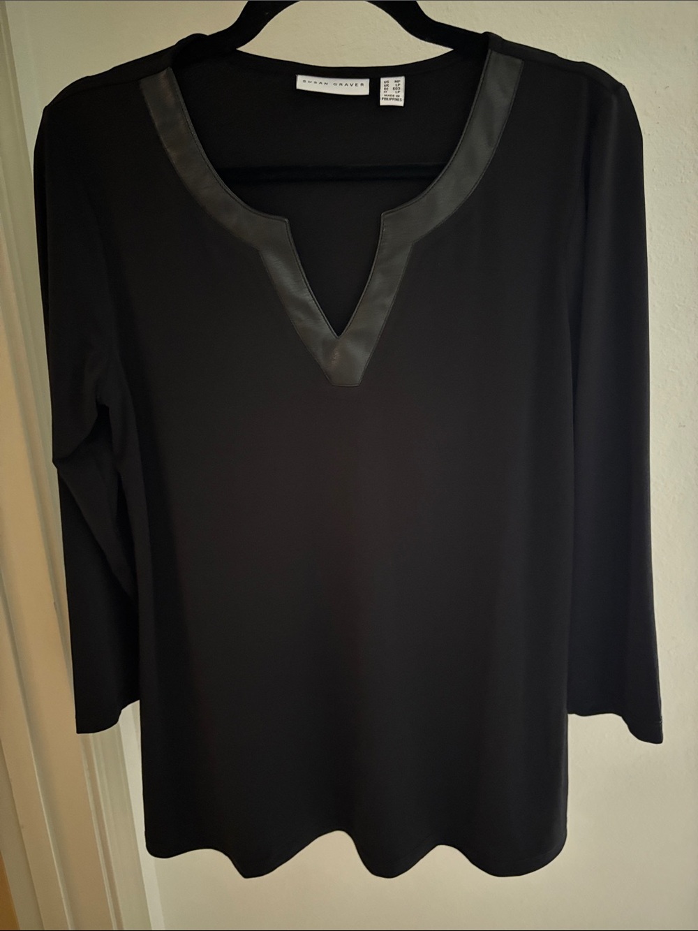 Susan Graver Top w/ Faux-Leather Trim size MP